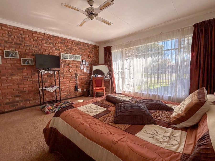 3 Bedroom Property for Sale in Kannoniers Park North West